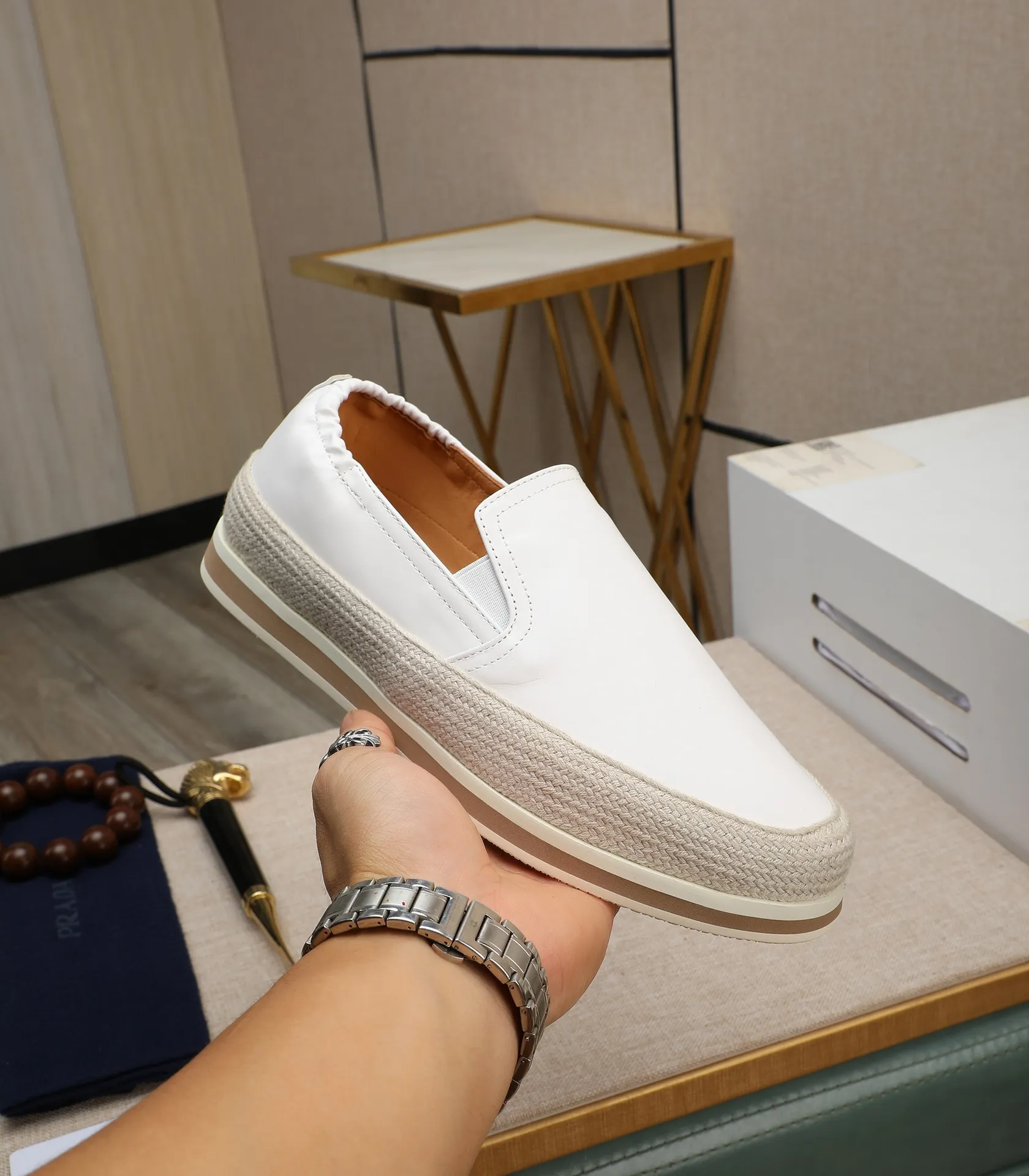 Men's men's shoes 💰460 high-end version. PRADA (Prada) men's casual style, compare the quality at the counter 🧚🏿♂️Imported cowhide fabric 🐎Water-dyed comfortable and soft cowhide lining for feet 🐂Genuine leather outsole with label 🎉 Size 38-44. Can be customized for 45💥🏆